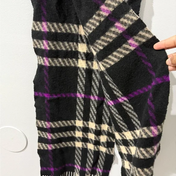 Burberry London 100% Cashmere‎ Authentic Scarf Purple Black Beige Fringe 68” - Picture 3 of 4